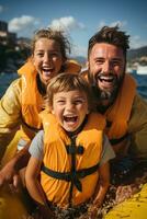 rindo família tendo Diversão enquanto equitação em uma banana barco foto