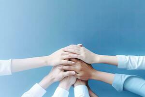 grupo do o negócio pessoas segurando mãos juntos em azul fundo, trabalho em equipe conceito. ai gerado. foto