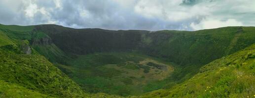 vulcânico caldeira dentro faial ilha, Açores foto