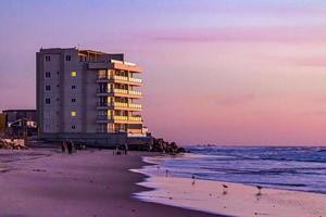 pôr do sol na playa del rosarito - praia de rosarito, méxico 2019 foto