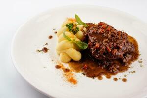 carne medalhão bife com amassado batata foto