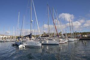 barcos a vela no porto de gran canaria foto