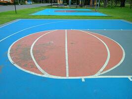 basquetebol quadra e quadra linhas dentro Bangkok parque, Tailândia foto