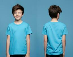 frente e costas Visualizações do uma pequeno Garoto vestindo uma azul camiseta. ai gerado foto