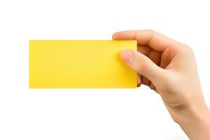 uma humano mão segurando uma em branco Folha do amarelo papel ou cartão isolado em branco fundo. ai gerado foto