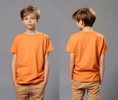 frente e costas Visualizações do uma pequeno Garoto vestindo a laranja camiseta. ai gerado foto