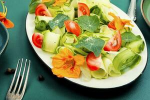 vegetal salada com chagas flores foto