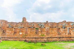 bela arquitetura antiga histórica de Ayutthaya na Tailândia - impulsione o estilo de processamento de cores foto