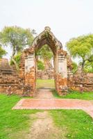 bela arquitetura antiga histórica de Ayutthaya na Tailândia - impulsione o estilo de processamento de cores foto