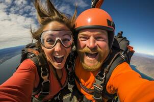 feliz casal levando selfie com parapente dentro a montanhas ai gerado foto