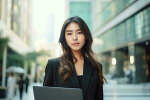 Ásia jovem negócios mulher com caderno ,alto construção fundo , generativo ai . foto