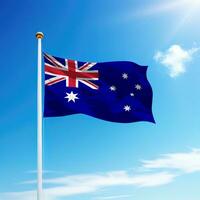 acenando bandeira do Austrália em mastro de bandeira com céu fundo. foto