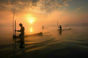 pescadores fundição seus linhas para dentro a água foto