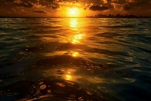 a reflexão do a Sol em a água foto