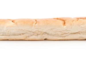 pão francês no fundo branco foto
