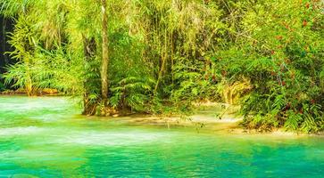 mais belas cachoeiras kuang si cachoeira luang prabang laos. foto