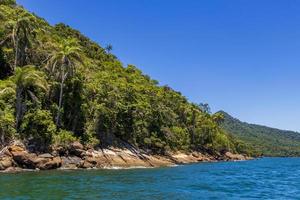 a grande ilha tropical ilha grande, angra dos reis brasil. foto