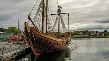 escala real viking navio ancorado às Porto com velas foto