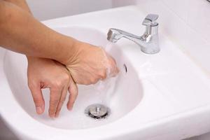 lavagem saudável das mãos foto