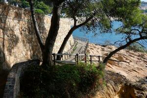 caminho de ronda na costa brava catalã, s'agaro, espanha foto