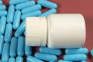 azul remédio cápsulas e branco garrafa foto