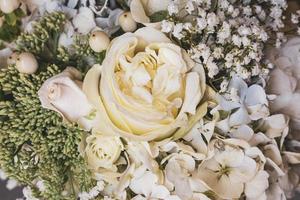 buquê de rosas e flores usado para um casamento