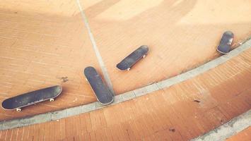 skates no chão foto