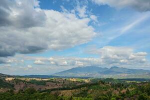 lindo estrada em a montanha dentro nan cidade tailândia.nan é uma rural província dentro norte Tailândia limítrofe Laos foto