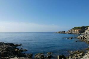 caminho de ronda na costa brava catalã, s'agaro, espanha foto