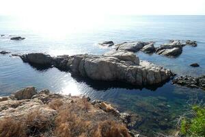 caminho de ronda na costa brava catalã, s'agaro, espanha foto