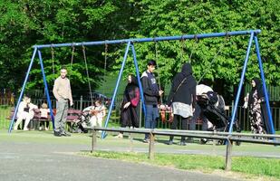 a maioria lindo imagem do pessoas às Wardown público parque do luton cidade, Inglaterra Unidos reino, Reino Unido. pode 25, 2023 foto