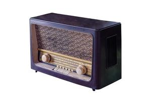 antigo rádio retro isolado. foto