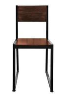 cadeira simplista de pernas de aço de madeira isolada no fundo branco foto