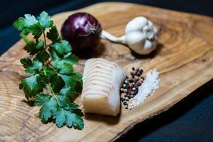 filé de bacalhau assado com legumes mediterrâneos foto