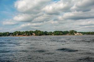 passear de barco ao redor do lago norman north carolina foto