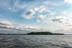 passear de barco ao redor do lago norman north carolina foto