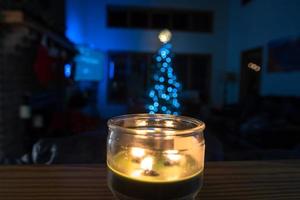 casa interna decorada para a temporada de férias de natal foto