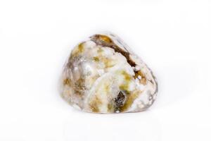 jaspe de pedra mineral macro oceânico em um fundo branco foto