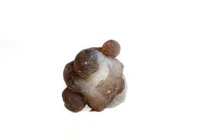 macro mineral pedra calcedônia, calcedônia mesa em uma branco fundo foto