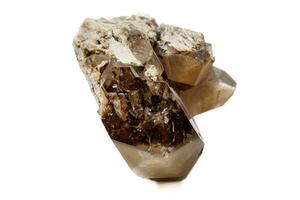 macro mineral pedra esfumaçado quartzo em uma branco fundo foto