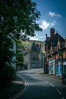 andar através a pequeno cidade, velho histórico edifícios, Llanfairfechan, norte País de Gales, Cymru, Reino Unido foto