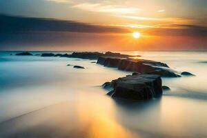 a Sol conjuntos sobre a oceano dentro isto grandes exposição fotografia. gerado por IA foto