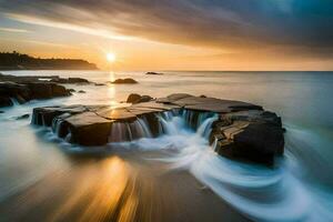 uma lindo pôr do sol sobre a oceano com ondas falhando em pedras. gerado por IA foto