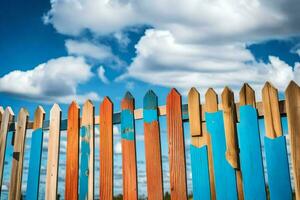 uma de madeira cerca com azul céu e nuvens dentro a fundo. gerado por IA foto
