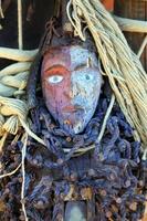 máscara africana antiga abstrata foto