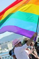 grande arco Iris bandeira às a orgulho gay 2011, Genebra, Suíça foto