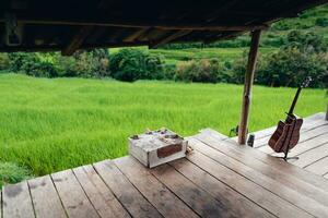 arroz Campos e de madeira cabana sacada foto