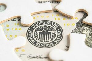 a Federal reserva sistema com quebra-cabeças enigma papel, a central bancário sistema do a Unidos estados do América. foto