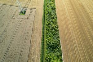 Alto ângulo panorâmico panorama Visão do britânico agrícola fazendas às campo panorama do apontador badalos, luton cidade do Inglaterra Reino Unido. cenas capturado em agosto 19, 2023 foto