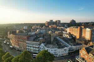 aéreo Visão do britânico turista atração do bournemouth de praia e mar Visão cidade do Inglaterra ótimo Grã-Bretanha Reino Unido. imagem capturado com drones Câmera em setembro 9º, 2023 durante pôr do sol foto